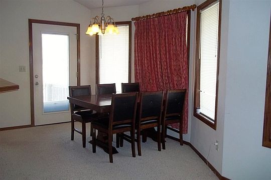 5th image of 440 N Meadowlark Dr