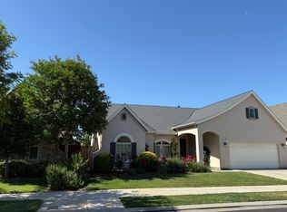 480 W Warwick Ave #B, Clovis, CA