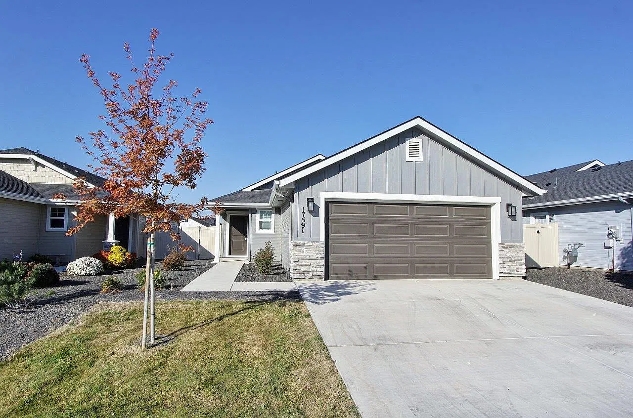 3 bed, 1230 sqft, $2,400 — Photo 1