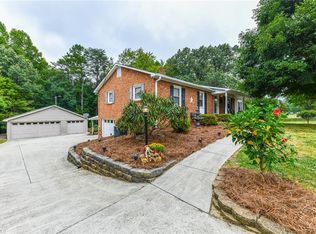 6130 Stanleyville Dr, Rural hall, NC 27045