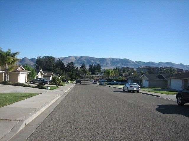 2nd image of 820 Tanis Pl