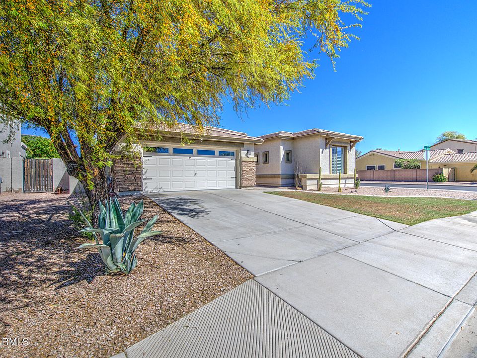 1st image of 128 E CARIBBEAN Drive