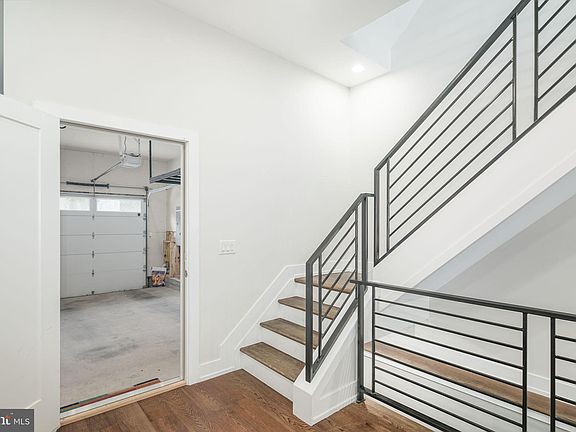 3rd image of 2727 W Jefferson St