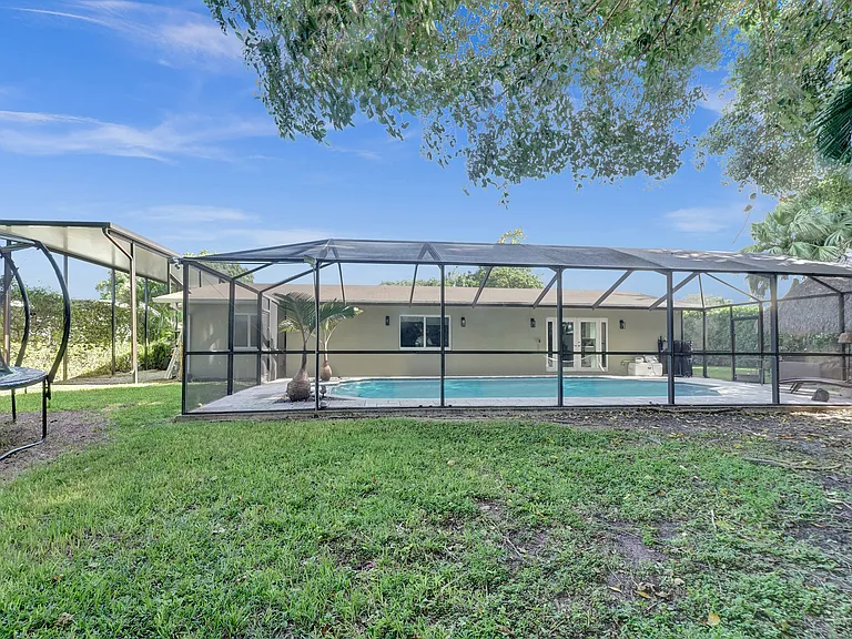 9025 SW 186th Ter — Photo 39
