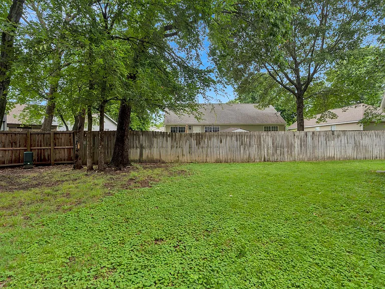 1511 N Greenleaf Dr — Photo 21