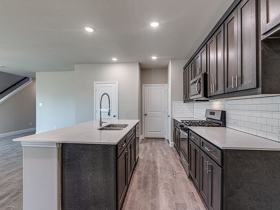 5th image of 917 Amenduni Ln