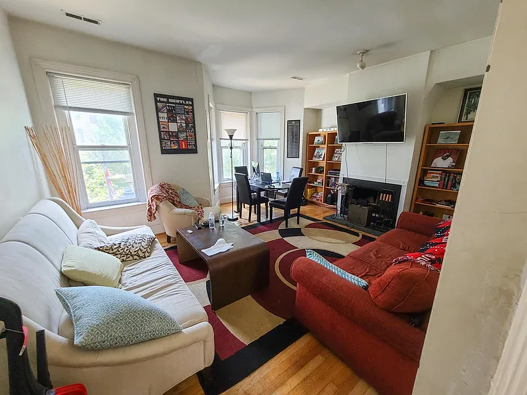 1916 15th St NW #2 — Photo 4