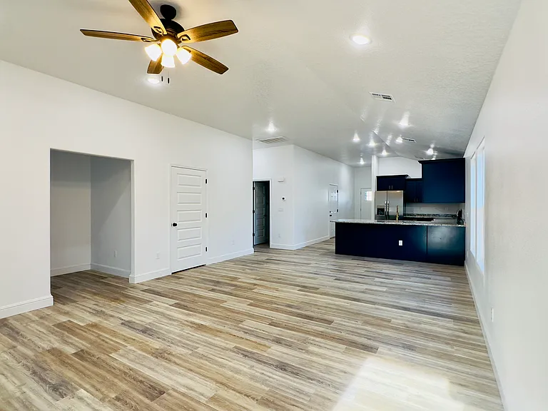 704 N Liberty St — Photo 6
