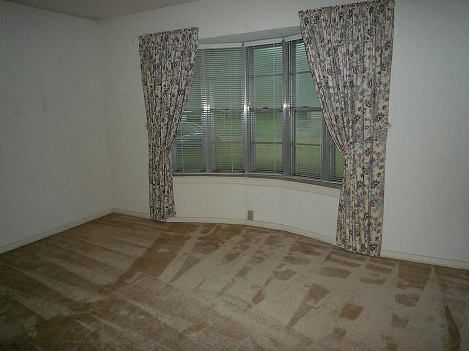 1st image of 2410 Droxford Dr