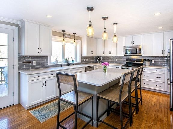 3rd image of 53 Turnberry Dr