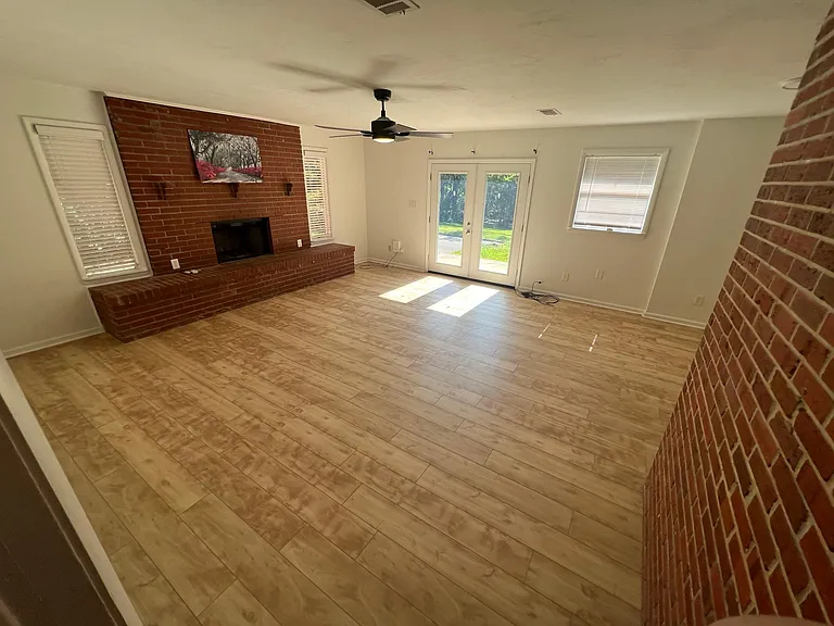 801 Golfview Dr — Photo 3