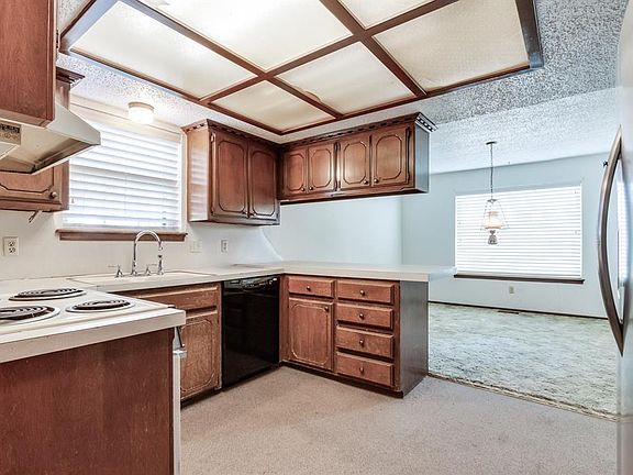 4th image of 2216 Elk Dr NE