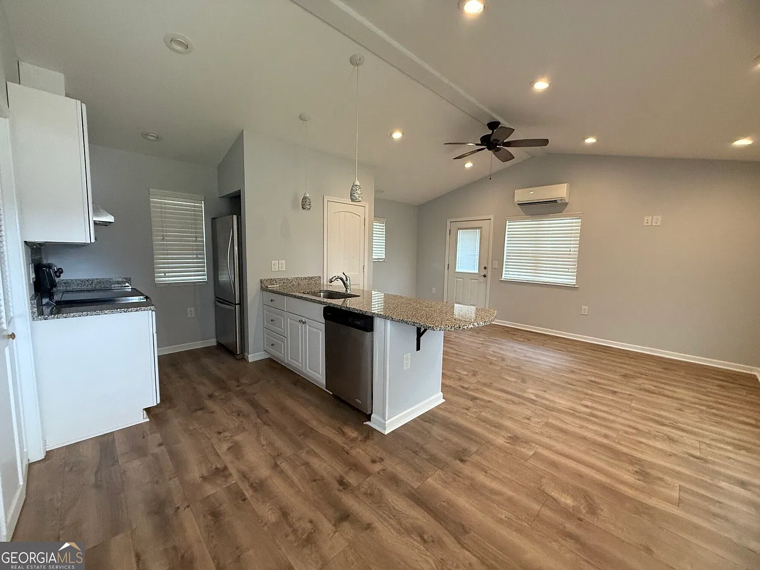1 bed, 1.0 bath, 648 sqft, $1,100 — Photo 4