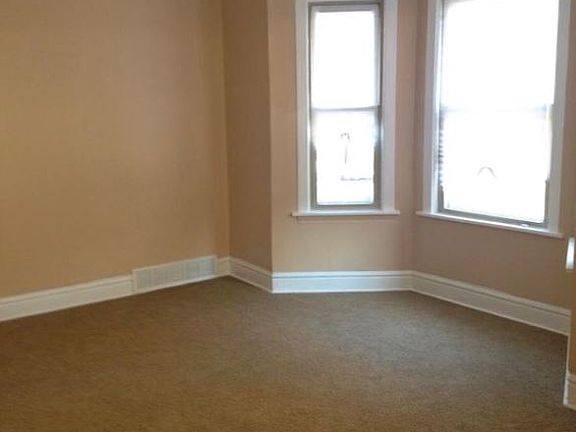 3rd image of 848 N Austin Blvd #1