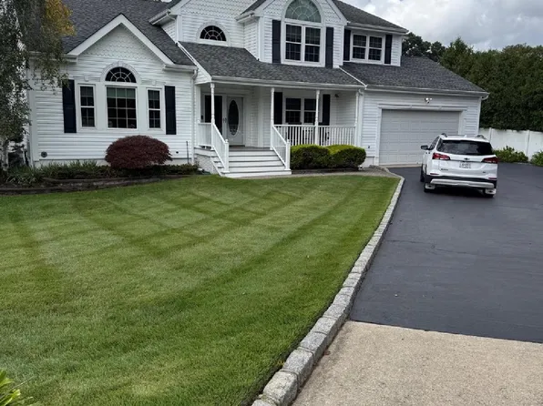 26 Layton Lane, Centereach, NY 11720