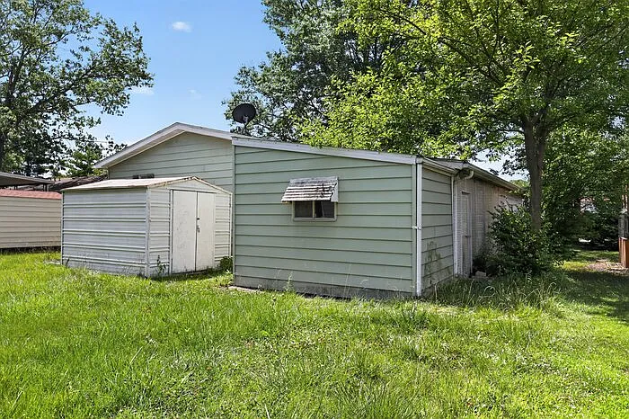 3 bed, 2.0 bath, $995 — Photo 4