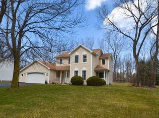 1238 Hardwood Ln, Webster, NY 14580