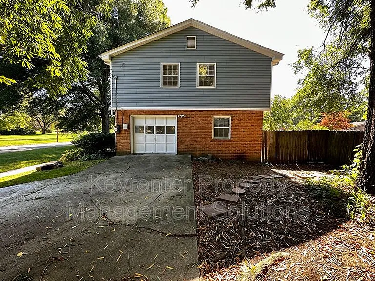 510 Shore Rd — Photo 2