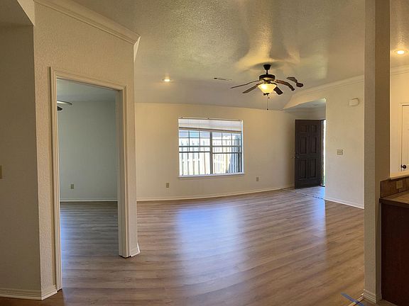 5th image of 2869 N Seneca Ave