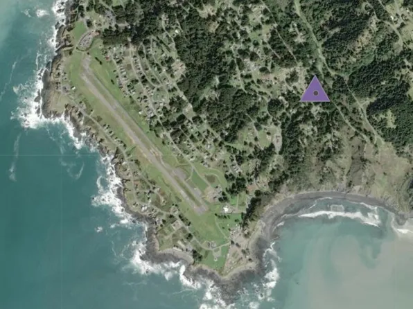 432 Knob Hill Dr, Whitethorn, CA 95589