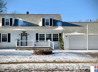 1706 Hillside Dr, Omaha, NE 68114