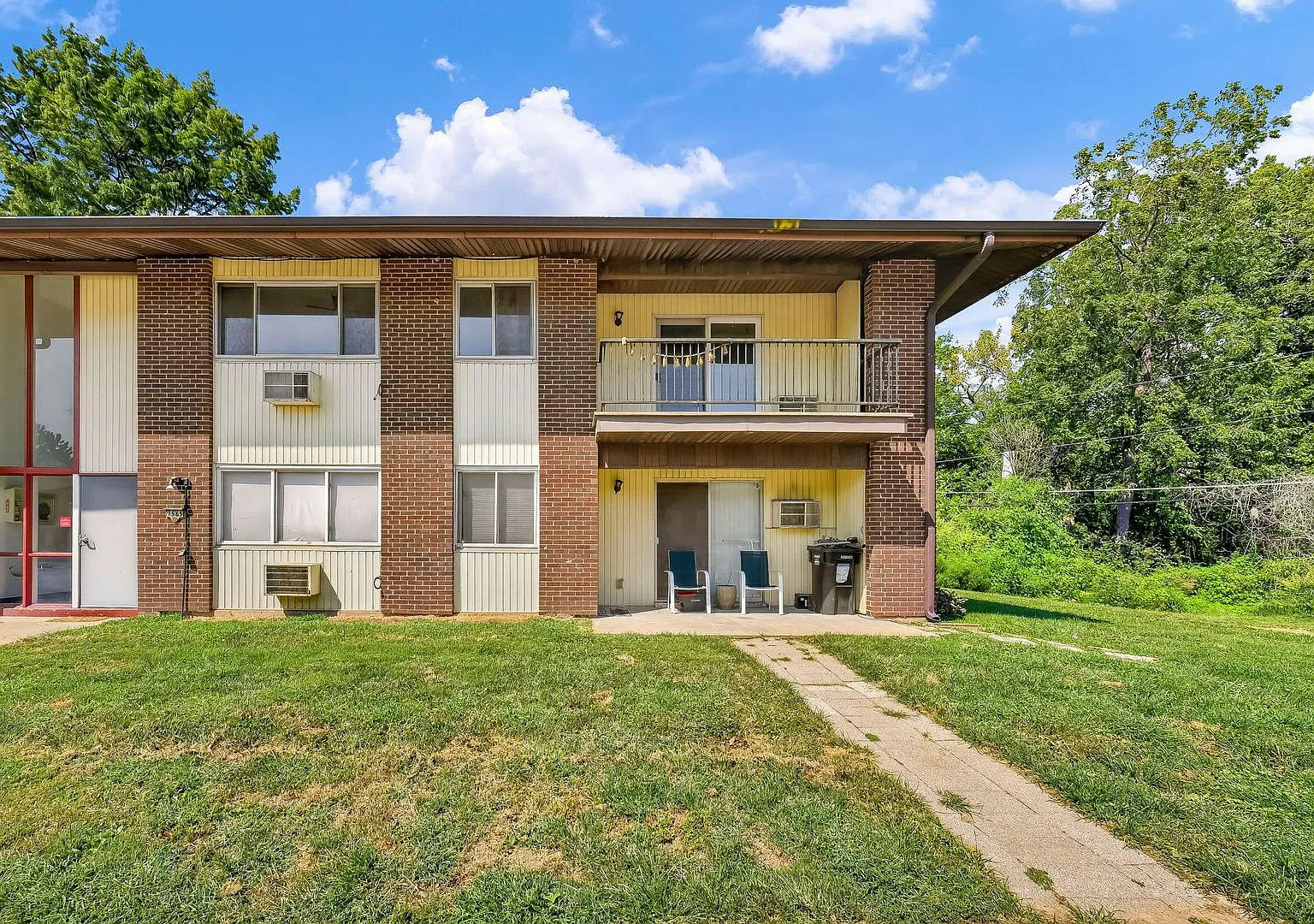 Welcome home to 7565 Hazelcrest Drive, Apt. H! — Photo 2
