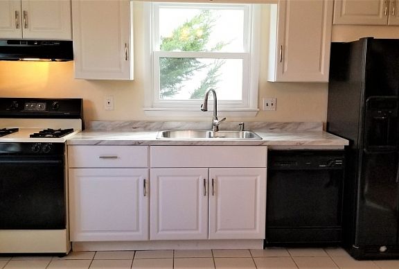 4th image of 21 Rosewood Ter #A