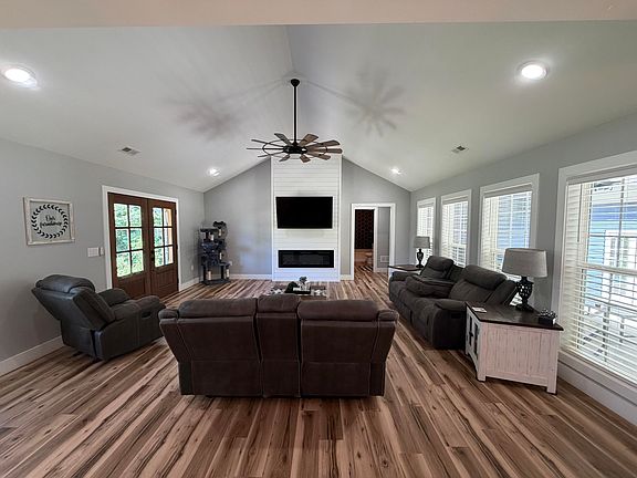 4th image of 124 Sandy Rock Dr