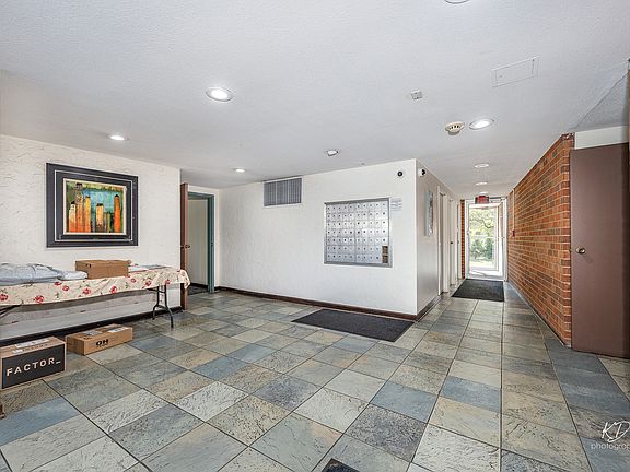 4th image of 2200 S Stewart Ave APT 5D