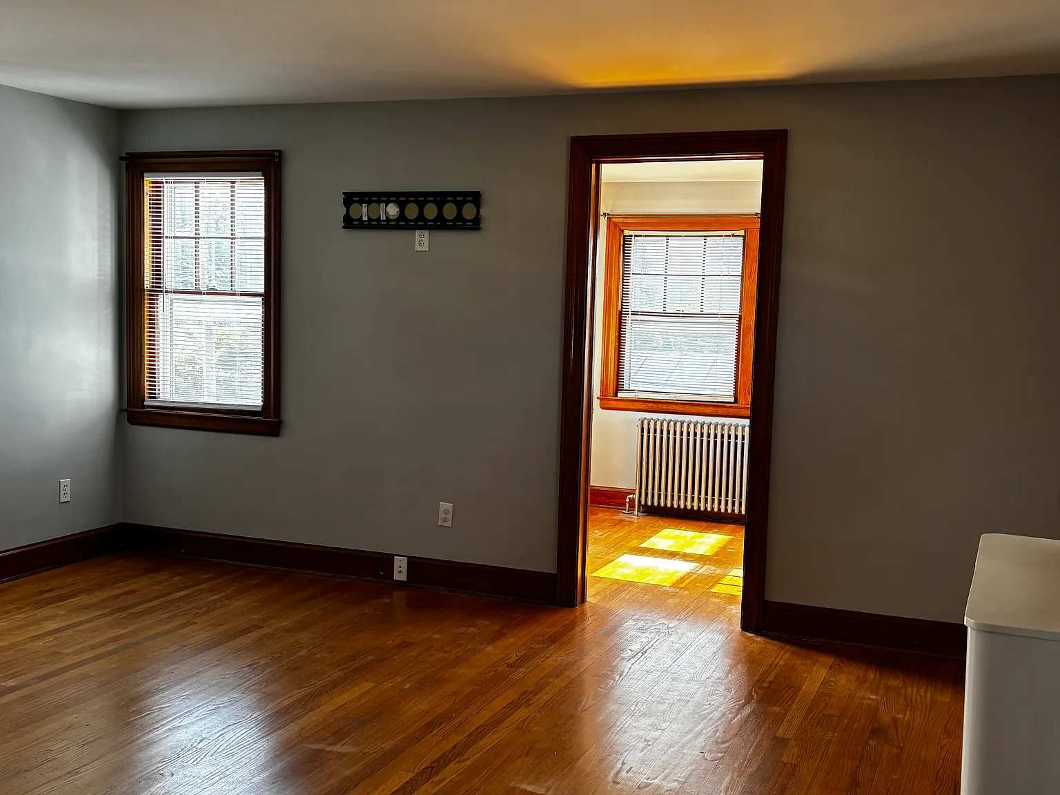 3 bed, 1200 sqft, $2,300 — Photo 2