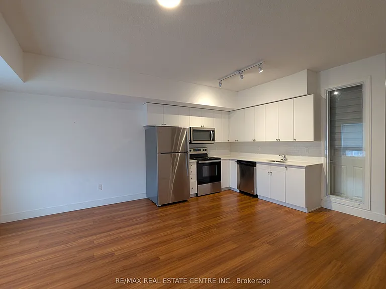 1 Wellington St #418 — Photo 3