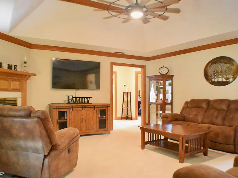413 Southern Oak Dr — Photo 7
