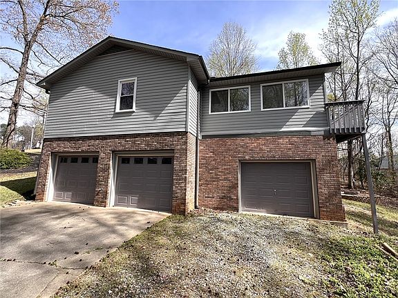 3rd image of 114 Mount Vernon Cir