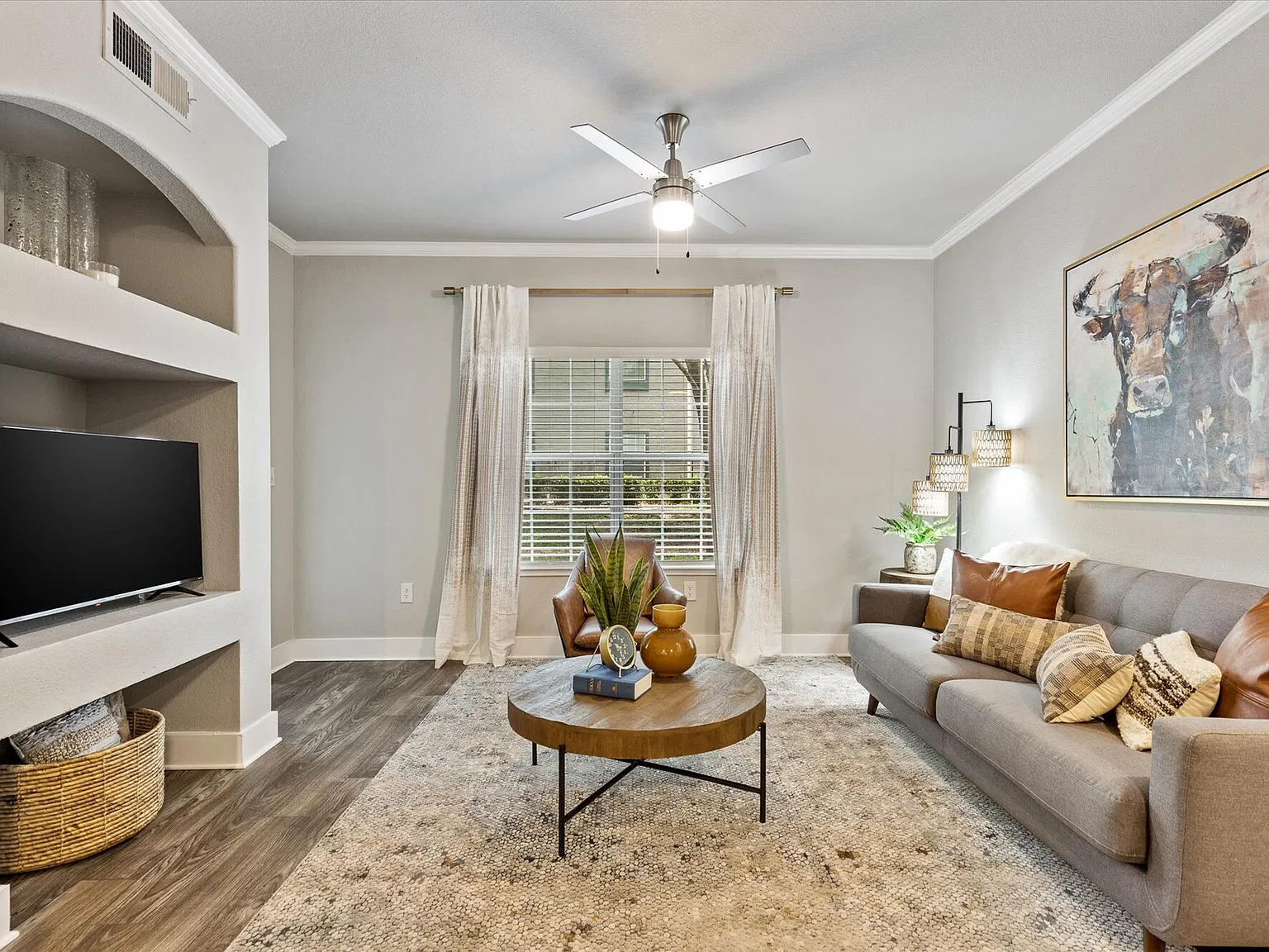 Siena Apartments — Photo 1