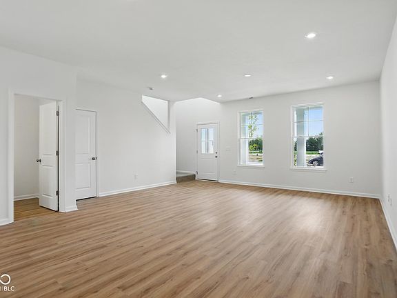 3rd image of 3947 Wren Dr