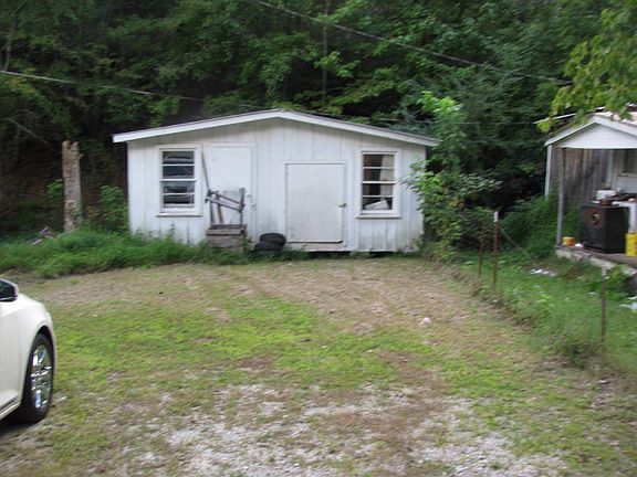 3rd image of 555 Clifton Tpke