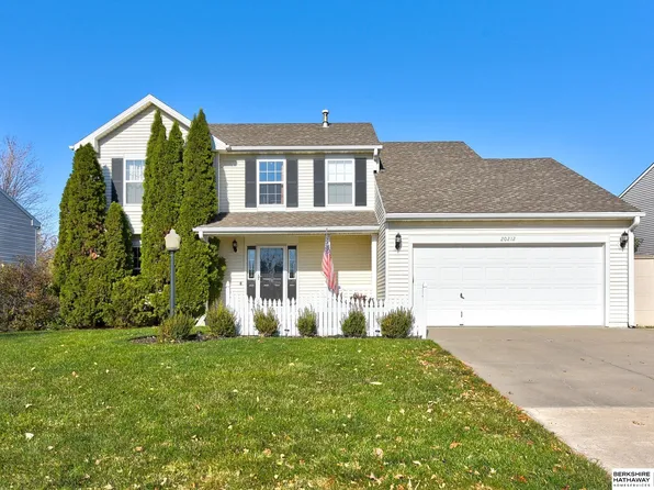 20212 Hackberry Dr, Gretna, NE 68028