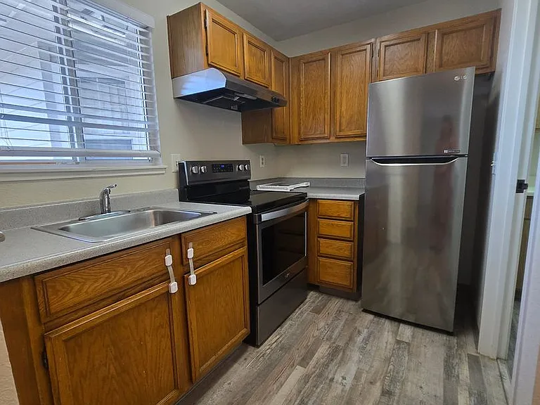 111 W Taylor St — Photo 4