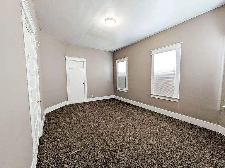 1045 Long Ave — Photo 13