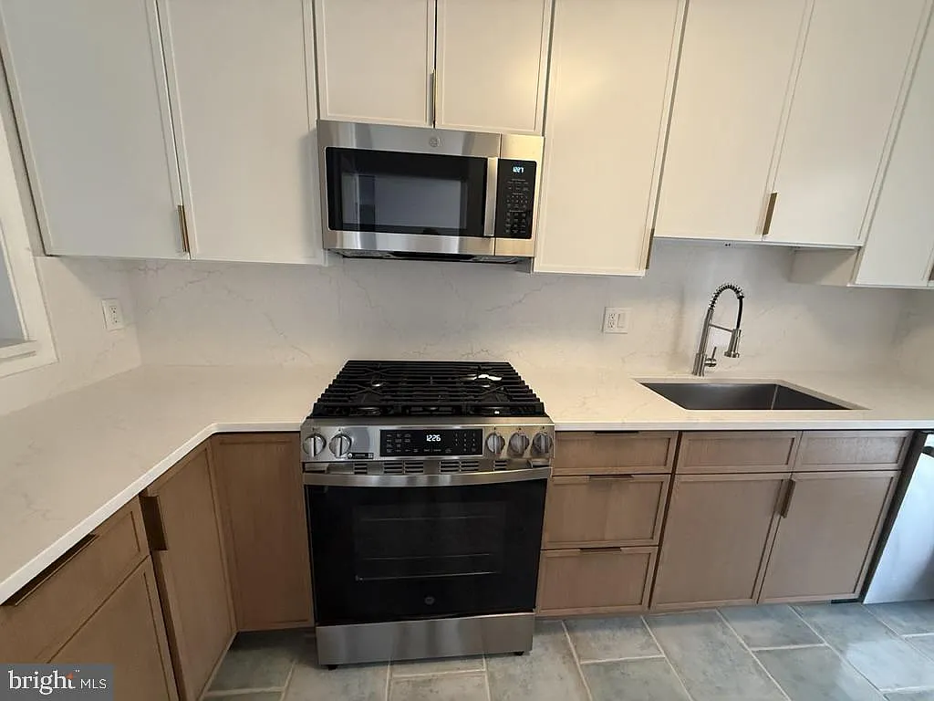 1 bed, 1.0 bath, 826 sqft, $2,200 — Photo 4