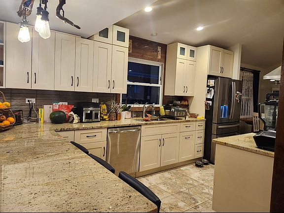 2nd image of 301 Oakbrook Ct