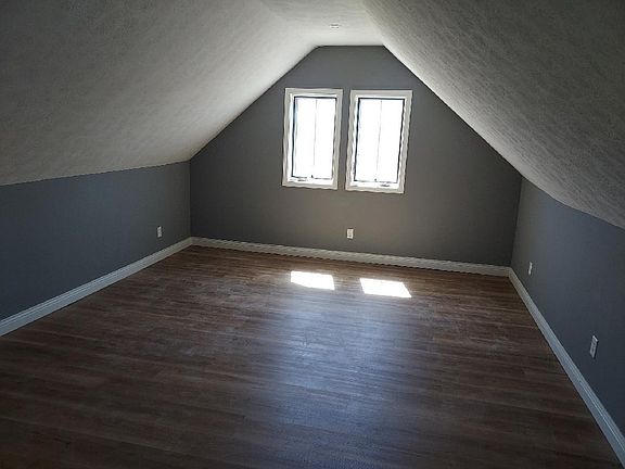 4th image of 3828 Marvin Ave #3
