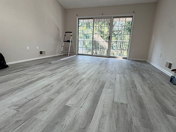 3rd image of 31 Rachel Ct