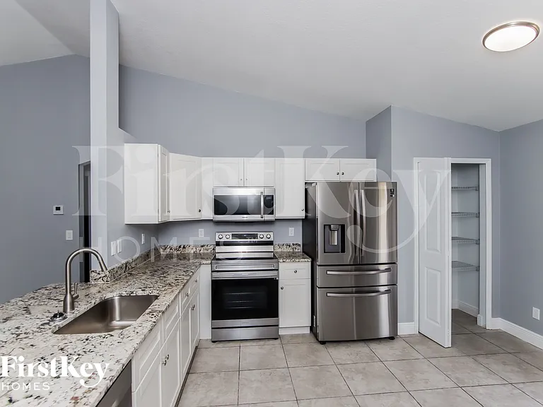 721 Carlyle Ave SE — Photo 7