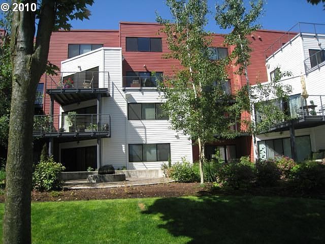1st image of 620 NW Naito Pkwy B3 #B3