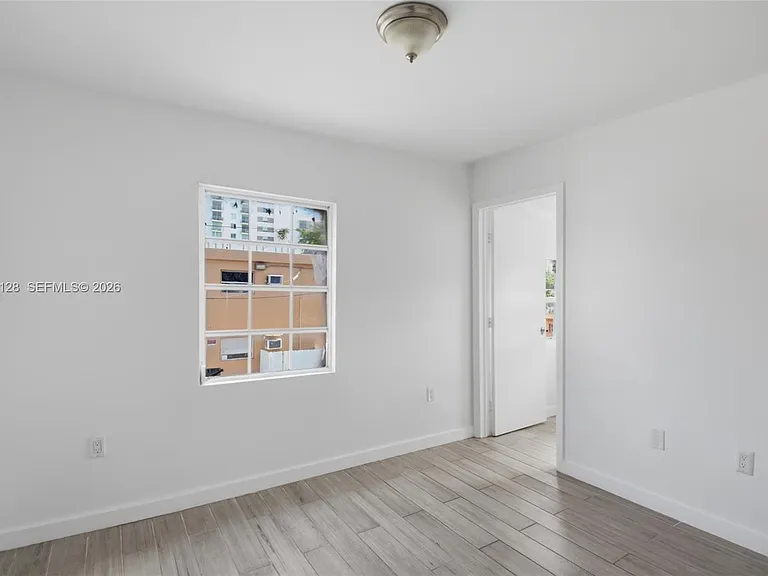 1035 NW 5th St #4 — Photo 13