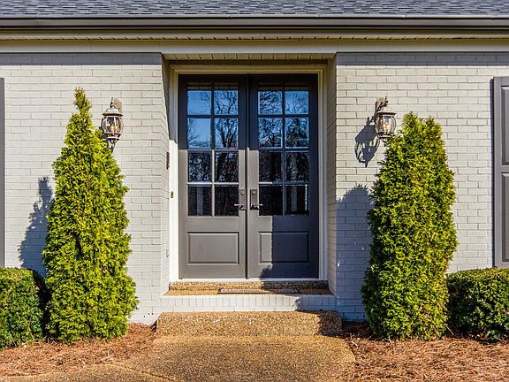 3rd image of 5039 Saddleview Dr