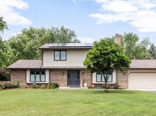 1325 Sunny Dale Ct, Hubertus, WI 53033