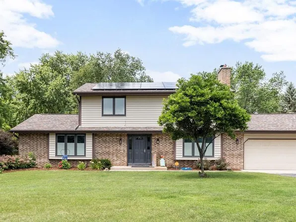 1325 Sunny Dale COURT, Hubertus, WI 53033