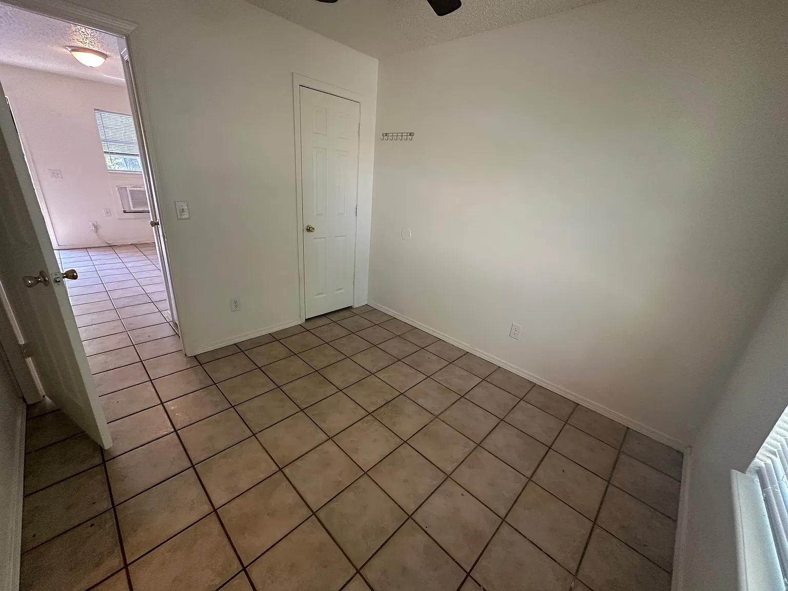 1 bed, 375 sqft, $775 — Photo 4